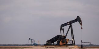 Conflicto en Oriente Medio impulsa al petróleo y hunde a Wall Street