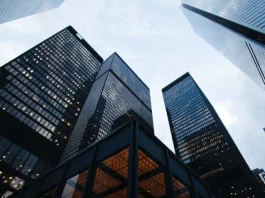Empresas mejoran percepción sobre situación actual en abril, aunque moderan expectativas futuras