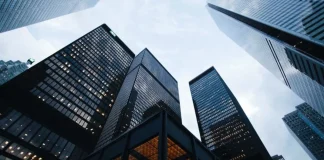 Empresas mejoran percepción sobre situación actual en abril, aunque moderan expectativas futuras