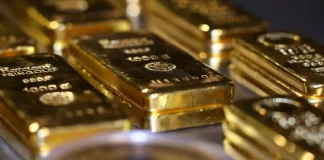 Oro cae a mínimos de seis semanas por presión de tasas altas y fortaleza del dólar