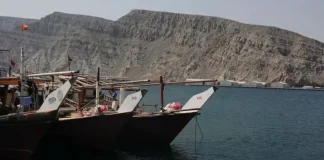 Tráfico marítimo en el estrecho de Ormuz sigue paralizado pese a plan de EE.UU.