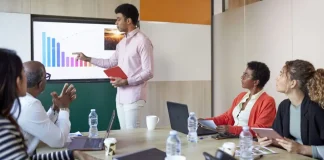 Perú enfrenta récord de emigración y creciente fuga de talento joven hacia el extranjero