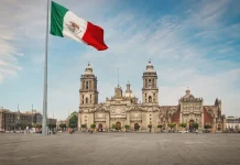 Moody’s deja a México al borde de perder el grado de inversión