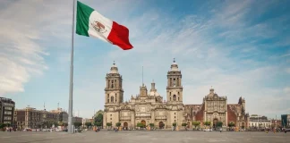 Moody’s deja a México al borde de perder el grado de inversión