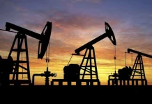 Petróleo cae casi 5% tras avances diplomáticos entre EE.UU. e Irán y alivio sobre Ormuz