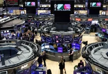 Wall Street retrocede entre tensión en Ormuz y temor a tasas altas por más tiempo