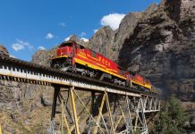 El tren más alto de Sudamérica está en Perú: la histórica ruta ferroviaria que cruza 69 túneles y 58 puentes