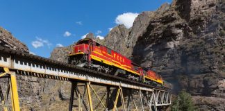 El tren más alto de Sudamérica está en Perú: la histórica ruta ferroviaria que cruza 69 túneles y 58 puentes