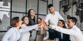 El fin del “experto individual”: 69% de empresas prioriza el trabajo en equipo en Perú