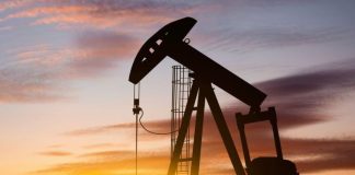 Petróleo cae tras avance de acuerdo EE.UU.–Irán y mercados anticipan menor presión inflacionaria
