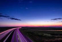 WOM inicia pruebas con tecnología 5G Advanced para aumentar velocidad y capacidad de red