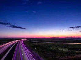 WOM inicia pruebas con tecnología 5G Advanced para aumentar velocidad y capacidad de red