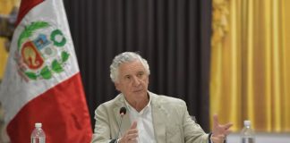 CCL respalda al canciller Carlos Pareja y pide respeto al debido proceso ante denuncia constitucional