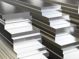 Aluminio sube a máximo en más de cuatro años por tensiones en Oriente Medio y el cobre avanza