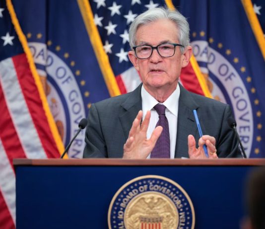 Fed mantiene las tasas y advierte que la inflación seguirá condicionando a los mercados