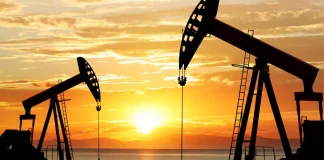 Petróleo corrige tras tregua entre Israel y Líbano, pero mercado mantiene cautela por tensión con Irán