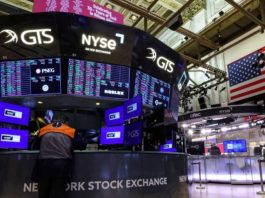 Wall Street cae tras repunte del PCE en EE.UU. y tensión geopolítica en el Estrecho de Ormuz