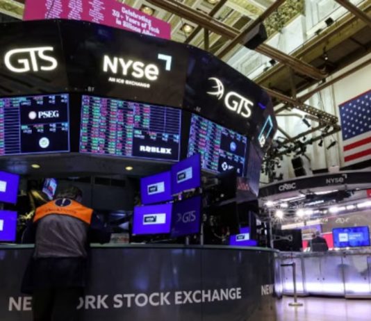 Wall Street cae tras repunte del PCE en EE.UU. y tensión geopolítica en el Estrecho de Ormuz