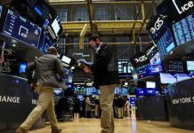 Wall Street cae tras giro agresivo de la Fed y señales de nuevas alzas de tasas