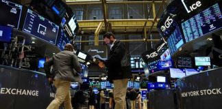 Wall Street cae tras giro agresivo de la Fed y señales de nuevas alzas de tasas