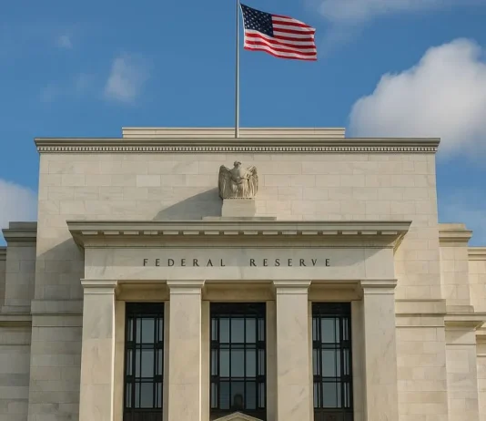 La Fed mantiene tasas, pero endurece su mensaje y sacude a los mercados