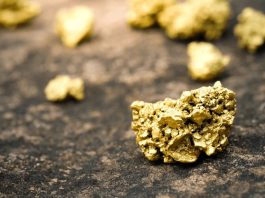 Oro registra su peor caída mensual desde 2008 y enfrenta presión por tasas altas y fortaleza del dólar