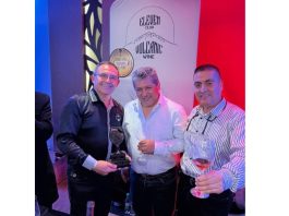 Los buenos vinos acompañan sabrosos platos