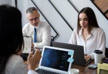 Claves para que las empresas gestionen mejor sus contratos con ayuda de la IA