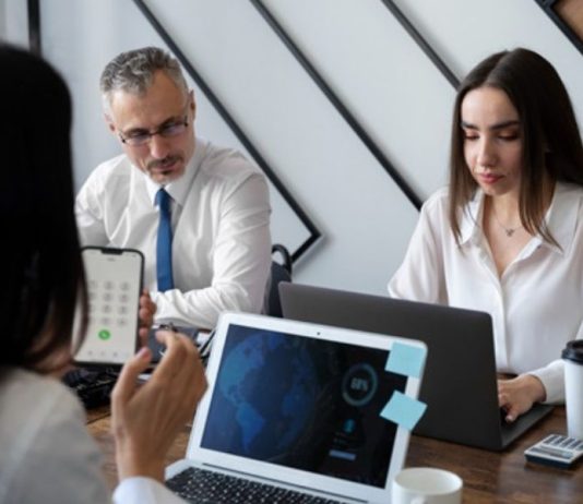 Claves para que las empresas gestionen mejor sus contratos con ayuda de la IA