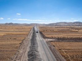 Puno inicia asfaltado de carretera PU-1233 con inversión para mejorar conexión vial