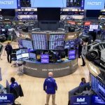 Mercados globales cierran con pérdidas por tensión en Ormuz y presión de la Reserva Federal