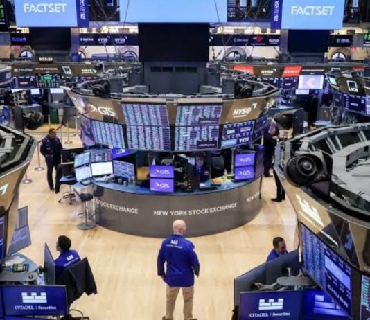 Mercados globales cierran con pérdidas por tensión en Ormuz y presión de la Reserva Federal