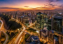 Perú supera los 34 millones de habitantes: el reto energético de las ciudades que siguen creciendo
