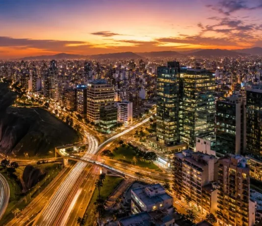 Perú supera los 34 millones de habitantes: el reto energético de las ciudades que siguen creciendo