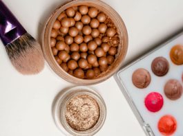 Cómo usar bronzers para aportar calidez y dimensión al rostro