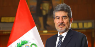 Roger Valencia: trayectoria turística y experiencia pública marcan el perfil del exministro de Comercio Exterior y Turismo