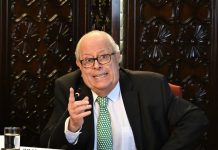 Julio Velarde recibe Doctor Honoris Causa e inflación vuelve a superar el 4% en Lima