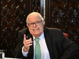 Julio Velarde recibe Doctor Honoris Causa e inflación vuelve a superar el 4% en Lima