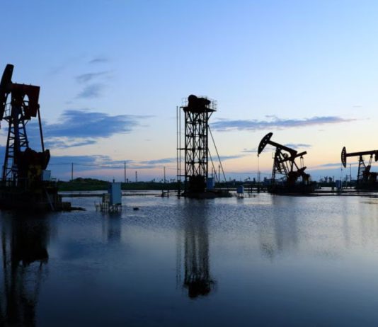Tensión entre EE. UU. e Irán dispara el petróleo y aumenta la cautela en los mercados