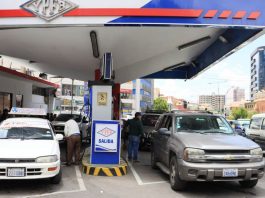 Bolivia liberaliza el mercado de combustibles para enfrentar la crisis de abastecimiento