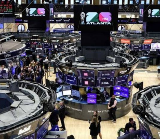 Récords en Wall Street contrastan con señales de cautela entre inversionistas