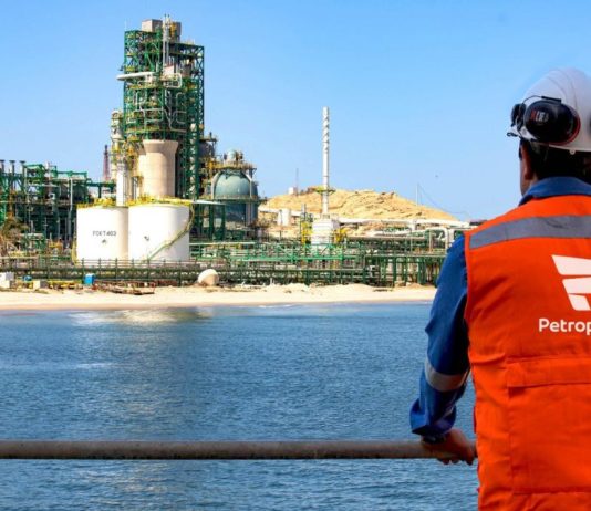 FENPETROL exige retirar a ProInversión de Petroperú y derogar los decretos de urgencia que le entregaron el control de la empresa