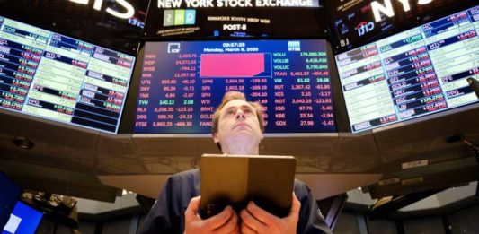 Mercados globales suben pese a tensión por petróleo y aranceles