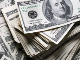 Dólar cae a $908 y alcanza mínimos ante avance del cobre