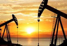 Petróleo corrige tras aliviarse la tensión en Oriente Medio