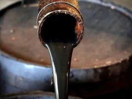 Petróleo cae 2% ante avances para reabrir el estrecho de Ormuz