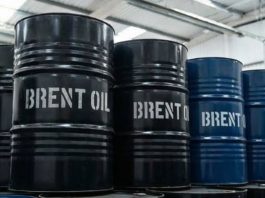 Brent roza US$90 entre restricciones e inventarios al alza