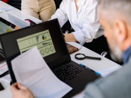 Mucha tecnología, cero reglas: Solo el 9% de las empresas controla el uso de IA y eso frena su impacto económico