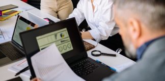 Mucha tecnología, cero reglas: Solo el 9% de las empresas controla el uso de IA y eso frena su impacto económico