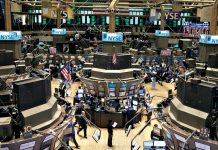 Mercados globales caen ante tensión comercial y presión sobre tecnológicas